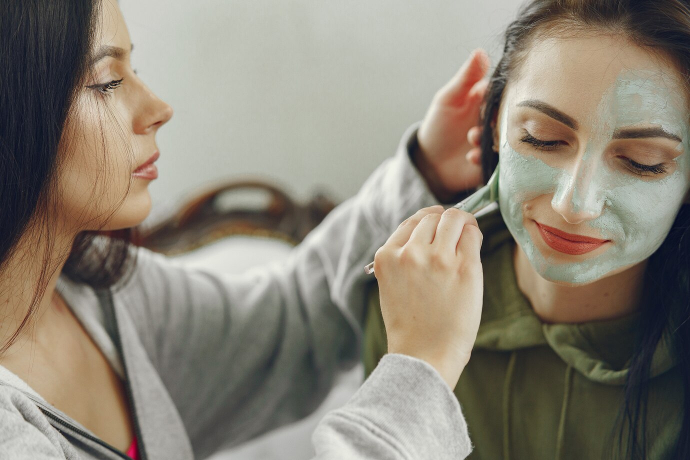 Exfoliation Explained: Physical vs. Chemical Methods