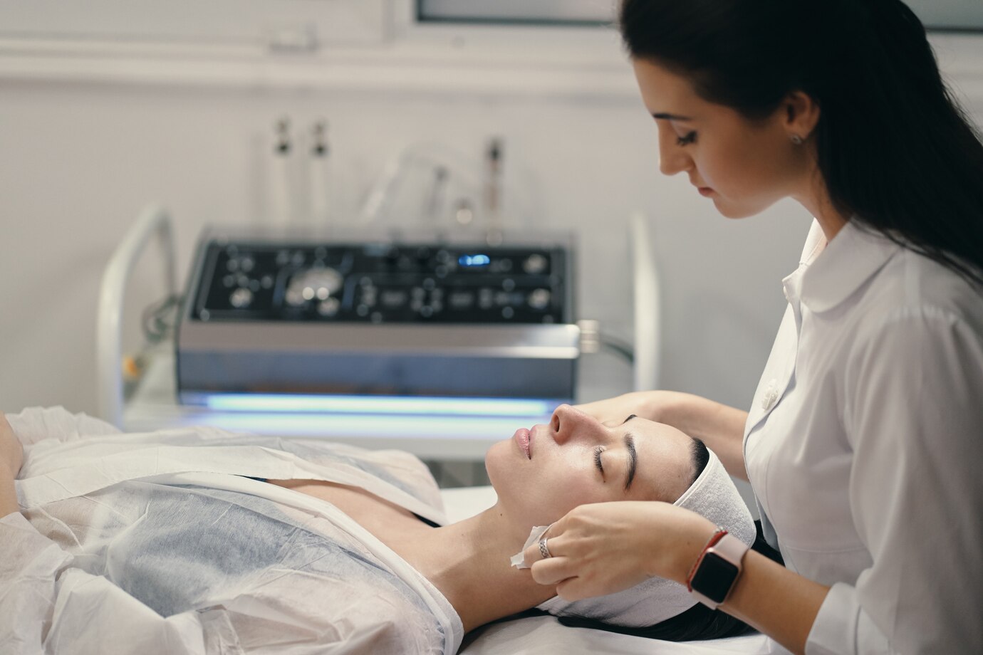 Cryotherapy for Skin: Benefits and Risks of This Cool Treatment